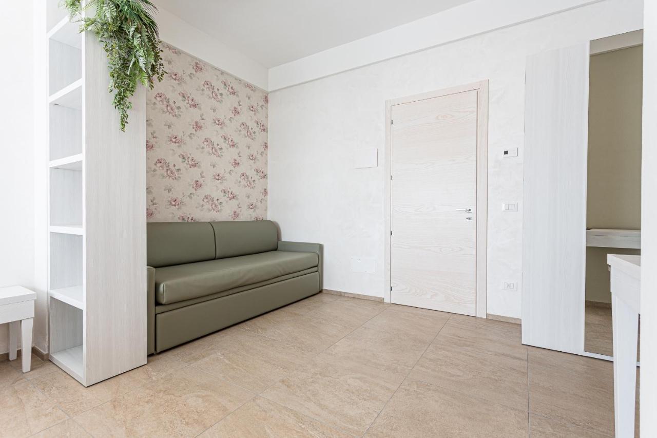 I Delfini - Natural B&B Cesenatico Exterior photo